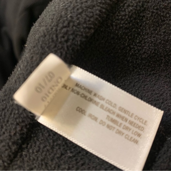 Old Navy Black Puffer Vest with Pockets Size Medium - Picture 12 of 16